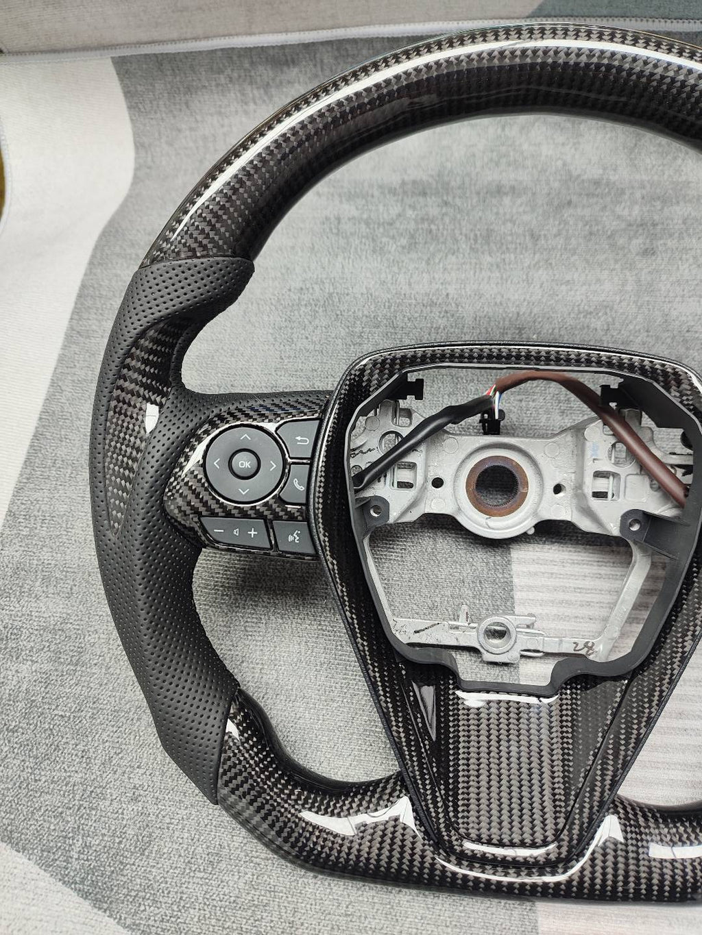 Real Carbon Fiber Steering Wheel with Multi-function Buttons & Carbon Trim for Toyota Camry/Corolla/Avalon