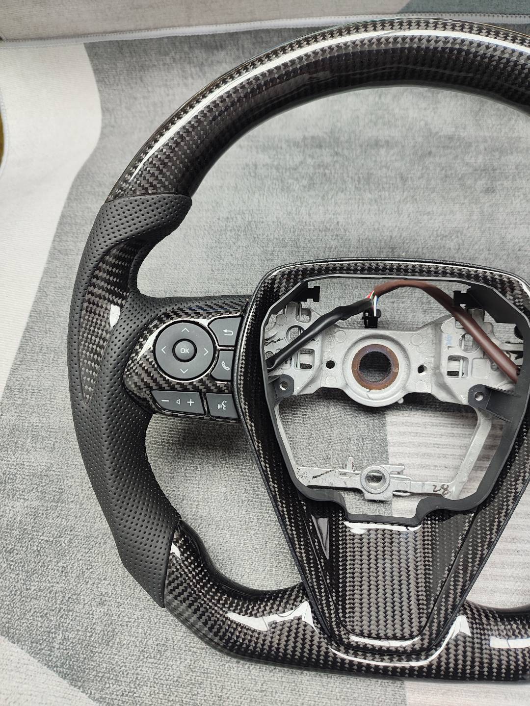 Real Carbon Fiber Steering Wheel with Multi-function Buttons & Carbon Trim for Toyota Camry/Corolla/Avalon